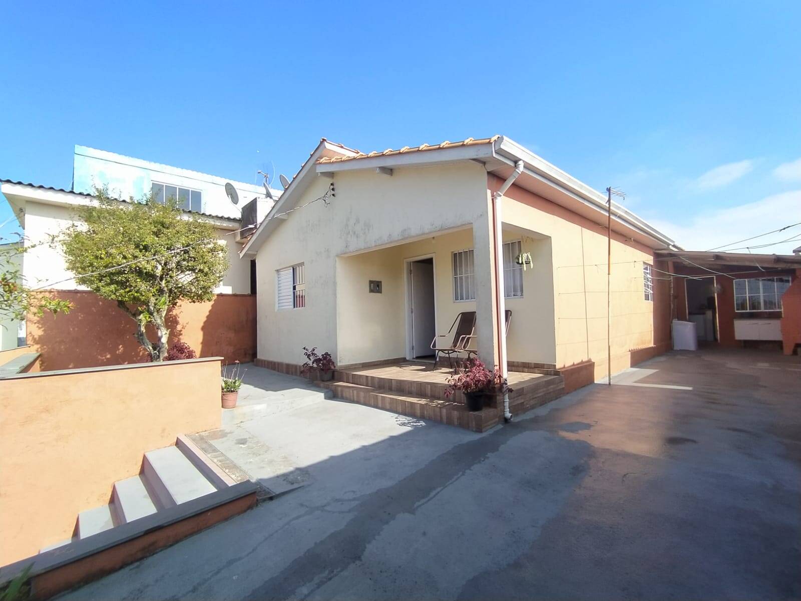 Casa assobradada no Jardim Irene!